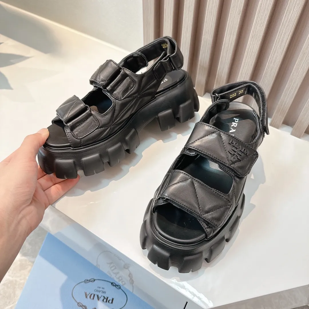 👟👟Ex-factory price 560👟👟 Prada New sandal series for summer Thick-soled sandals This is a must-have for summer. It feels soft and delicate on the feet and is extremely comfortable. You can mix it with you at will. Original molded midsole. Original foaming technology tooth outsole, size 35-41.